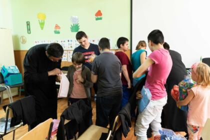 Activitate social-filantropică pentru copiii cu nevoi speciale de la două şcoli din Galaţi – fotografia 5