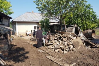 Arhiepiscopia Dunării de Jos este lângă familiile greu încercate de la Corod – fotografia 23