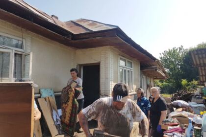 Arhiepiscopia Dunării de Jos este lângă familiile greu încercate de la Corod – fotografia 26