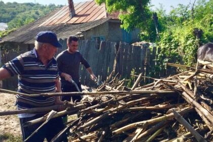 Mobilizare exemplară a preoților și credincioșilor din protopopiatul Covurlui pentru sprijinirea sinistraților din Corod – fotografia 12