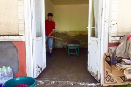 Mobilizare exemplară a preoților și credincioșilor din protopopiatul Covurlui pentru sprijinirea sinistraților din Corod – fotografia 25