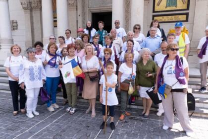 Cursul festiv al studenţilor şi masteranzilor teologi gălăţeni şi început de pelerinaj pentru studenţii din cadrul Universităţii Vârstei a Treia din Galaţi – fotografia 7