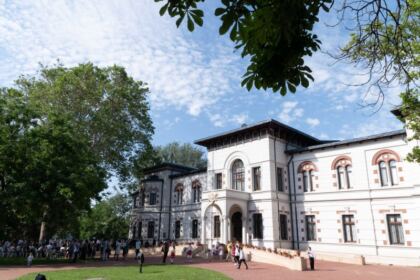 Serbare de sfârşit de an pentru clasele primare și gimnaziale de la Seminarul Teologic Ortodox „Sfântul Andrei“ din Galaţi – fotografia 1
