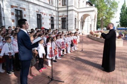 Serbare de sfârşit de an pentru clasele primare și gimnaziale de la Seminarul Teologic Ortodox „Sfântul Andrei“ din Galaţi – fotografia 11