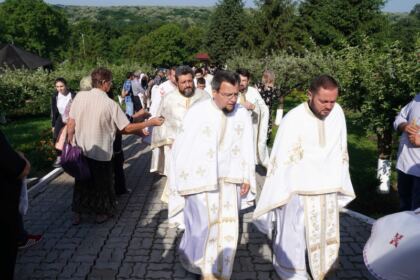 Sărbătoarea Preasfintei Treimi în pădurea Buciumenilor – fotografia 6