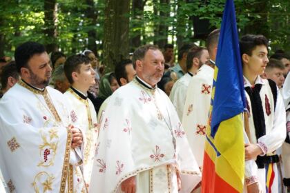 Sărbătoarea Preasfintei Treimi în pădurea Buciumenilor – fotografia 16