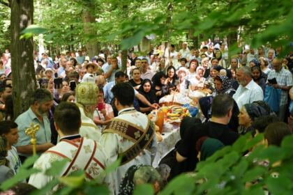 Sărbătoarea Preasfintei Treimi în pădurea Buciumenilor – fotografia 36