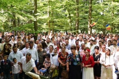 Sărbătoarea Preasfintei Treimi în pădurea Buciumenilor – fotografia 38