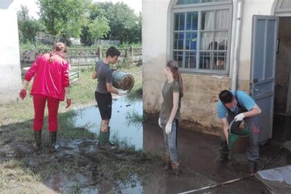 Continuă ajutorarea celor afectaţi de inundaţii la Corod – fotografia 9