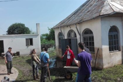 Continuă ajutorarea celor afectaţi de inundaţii la Corod – fotografia 10