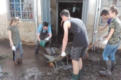 Continuă ajutorarea celor afectaţi de inundaţii la Corod – fotografia 11