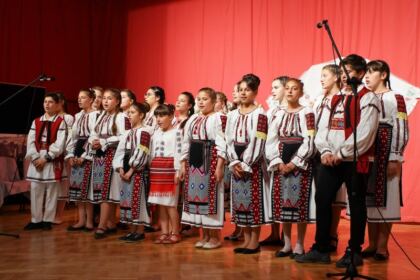Concert dedicat Zilei Naționale a Portului Tradițional în Eparhia Dunării de Jos – fotografia 12