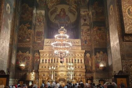 Activitate filantropică la Catedrala Arhiepiscopală din Galaţi în Duminica slăbănogului de la Vitezda – fotografia 3