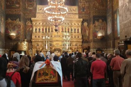 Activitate filantropică la Catedrala Arhiepiscopală din Galaţi în Duminica slăbănogului de la Vitezda – fotografia 4