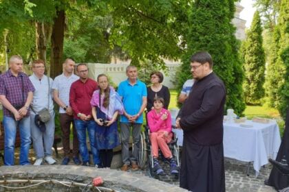 Activitate filantropică la Catedrala Arhiepiscopală din Galaţi în Duminica slăbănogului de la Vitezda – fotografia 12