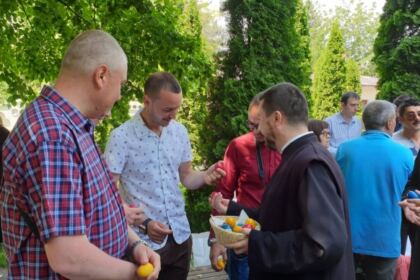 Activitate filantropică la Catedrala Arhiepiscopală din Galaţi în Duminica slăbănogului de la Vitezda – fotografia 15