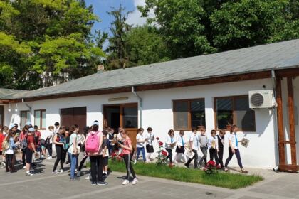 Centrul eparhial a fost vizitat de elevii claselor primare de la Seminarul Teologic din Galaţi – fotografia 6
