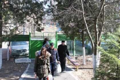 Activităţi social-filantropice la Duminica Înfricoşătoarei Judecăţi în Arhiepiscopia Dunării de Jos – fotografia 3