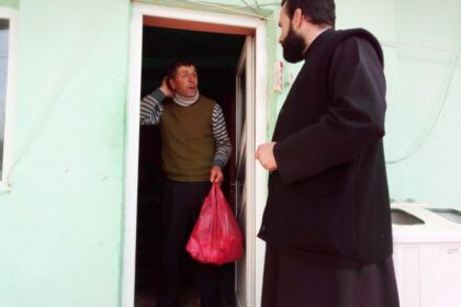 Activităţi pastoral-misionare, medicale şi social-filantropice în satele din Eparhia Dunării de Jos – fotografia 12
