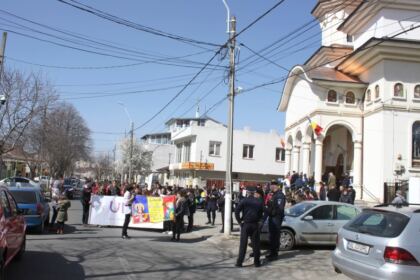 „Marşul pentru viaţă“ în Arhiepiscopia Dunării de Jos – fotografia 6