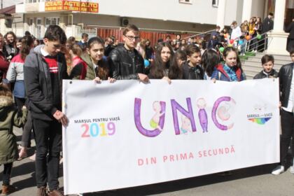 „Marşul pentru viaţă“ în Arhiepiscopia Dunării de Jos – fotografia 8