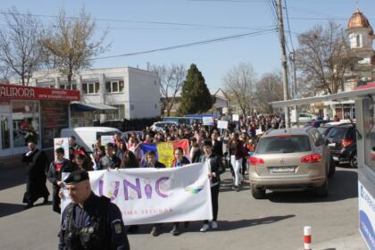 „Marşul pentru viaţă“ în Arhiepiscopia Dunării de Jos – fotografia 11