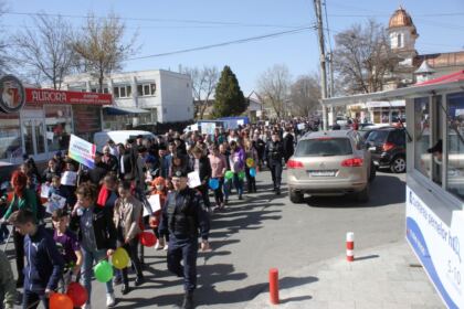 „Marşul pentru viaţă“ în Arhiepiscopia Dunării de Jos – fotografia 12