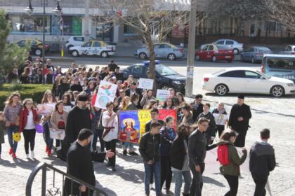 „Marşul pentru viaţă“ în Arhiepiscopia Dunării de Jos – fotografia 13