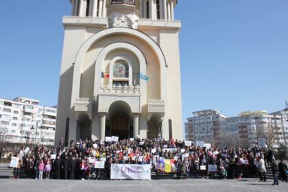 „Marşul pentru viaţă“ în Arhiepiscopia Dunării de Jos – fotografia 16