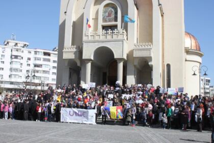 „Marşul pentru viaţă“ în Arhiepiscopia Dunării de Jos – fotografia 17