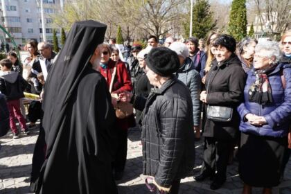 „Marşul pentru viaţă“ în Arhiepiscopia Dunării de Jos – fotografia 3