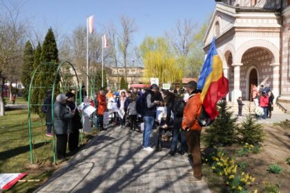 „Marşul pentru viaţă“ în Arhiepiscopia Dunării de Jos – fotografia 4