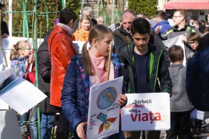 „Marşul pentru viaţă“ în Arhiepiscopia Dunării de Jos – fotografia 5