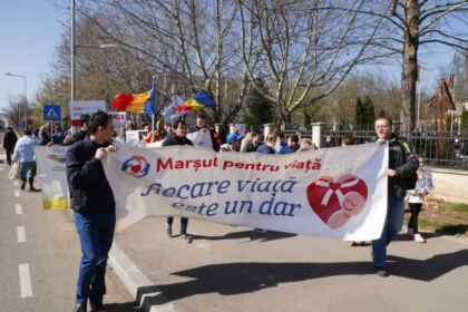 „Marşul pentru viaţă“ în Arhiepiscopia Dunării de Jos – fotografia 7