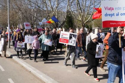„Marşul pentru viaţă“ în Arhiepiscopia Dunării de Jos – fotografia 8