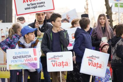 „Marşul pentru viaţă“ în Arhiepiscopia Dunării de Jos – fotografia 14