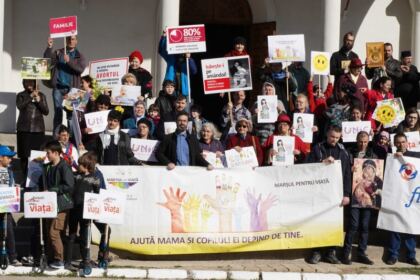 „Marşul pentru viaţă“ în Arhiepiscopia Dunării de Jos – fotografia 18