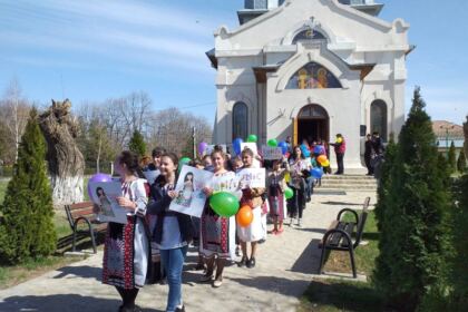 „Marşul pentru viaţă“ în Arhiepiscopia Dunării de Jos – fotografia 1