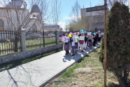 „Marşul pentru viaţă“ în Arhiepiscopia Dunării de Jos – fotografia 3