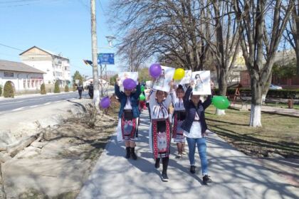 „Marşul pentru viaţă“ în Arhiepiscopia Dunării de Jos – fotografia 4