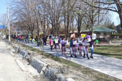 „Marşul pentru viaţă“ în Arhiepiscopia Dunării de Jos – fotografia 5