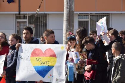 „Marşul pentru viaţă“ în Arhiepiscopia Dunării de Jos – fotografia 6