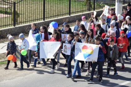 „Marşul pentru viaţă“ în Arhiepiscopia Dunării de Jos – fotografia 8