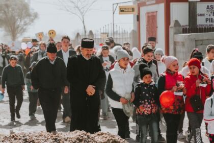 „Marşul pentru viaţă“ în Arhiepiscopia Dunării de Jos – fotografia 9