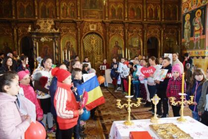 „Marşul pentru viaţă“ în Arhiepiscopia Dunării de Jos – fotografia 11