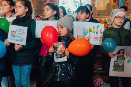 „Marşul pentru viaţă“ în Arhiepiscopia Dunării de Jos – fotografia 14