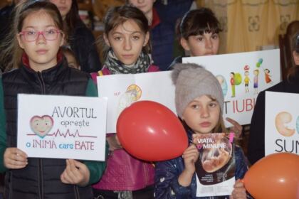 „Marşul pentru viaţă“ în Arhiepiscopia Dunării de Jos – fotografia 15