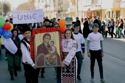 „Marşul pentru viaţă“ în Arhiepiscopia Dunării de Jos – fotografia 2