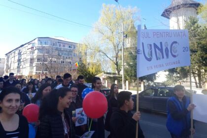 „Marşul pentru viaţă“ în Arhiepiscopia Dunării de Jos – fotografia 5