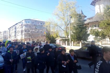 „Marşul pentru viaţă“ în Arhiepiscopia Dunării de Jos – fotografia 7